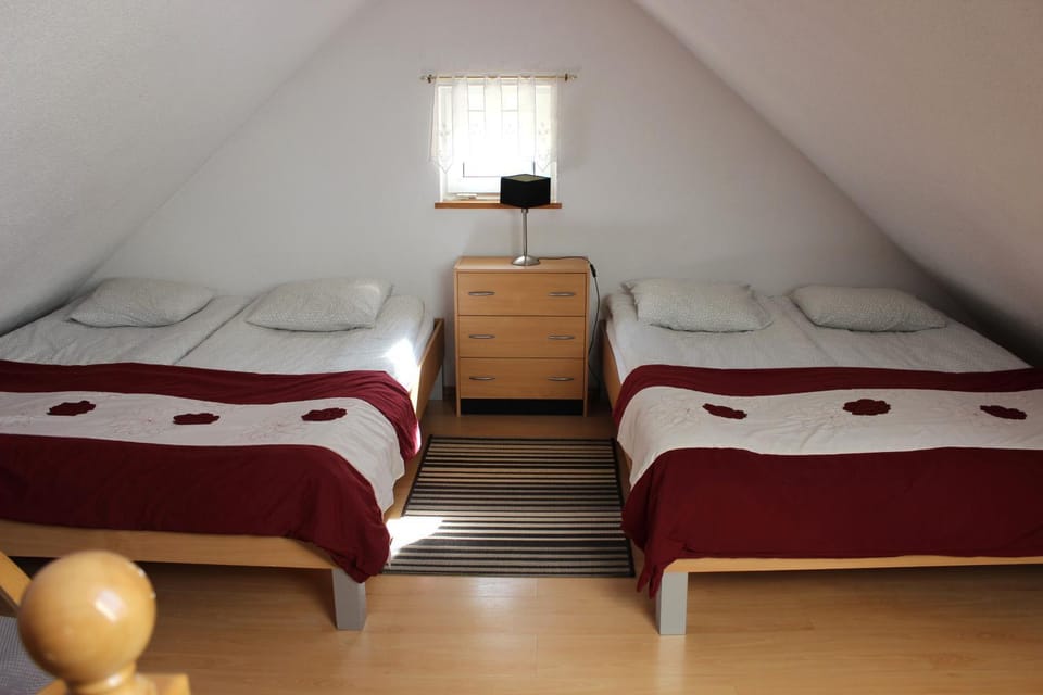 Photo of the whole room, Bedroom