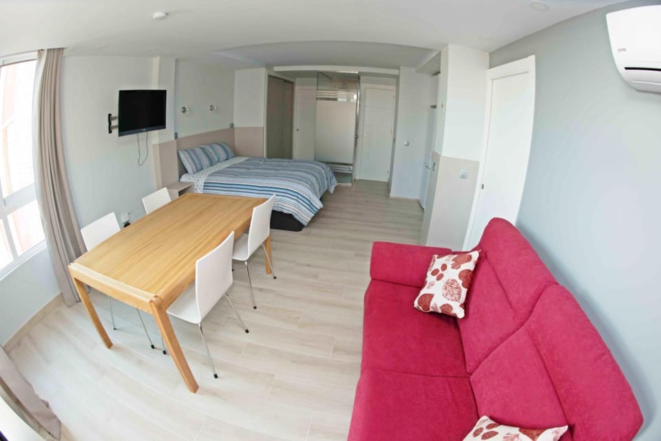 TV and multimedia, Living room, Seating area, Dining area