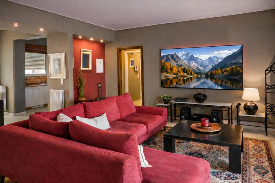 Communal lounge/ TV room, Natural landscape, TV and multimedia, Kitchen or kitchenette, Living room, Seating area, Evening entertainment, Mountain view