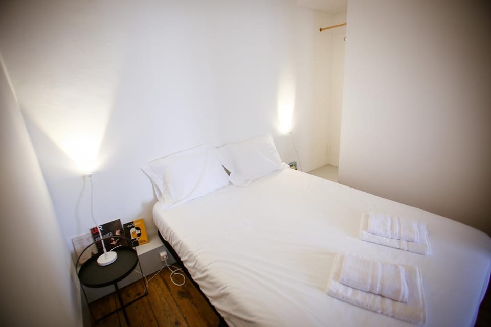 Bed, Decorative detail, Bedroom, On site, Family, towels