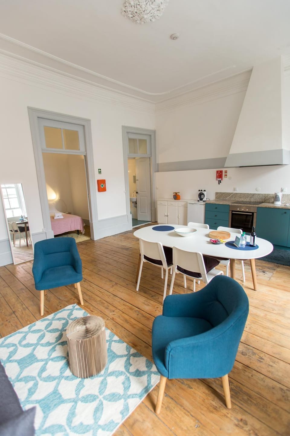 Kitchen or kitchenette, Dining area