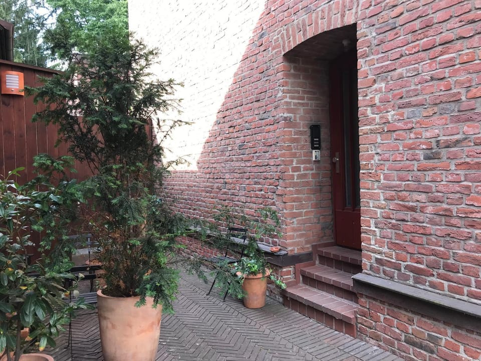 Patio, Facade/entrance