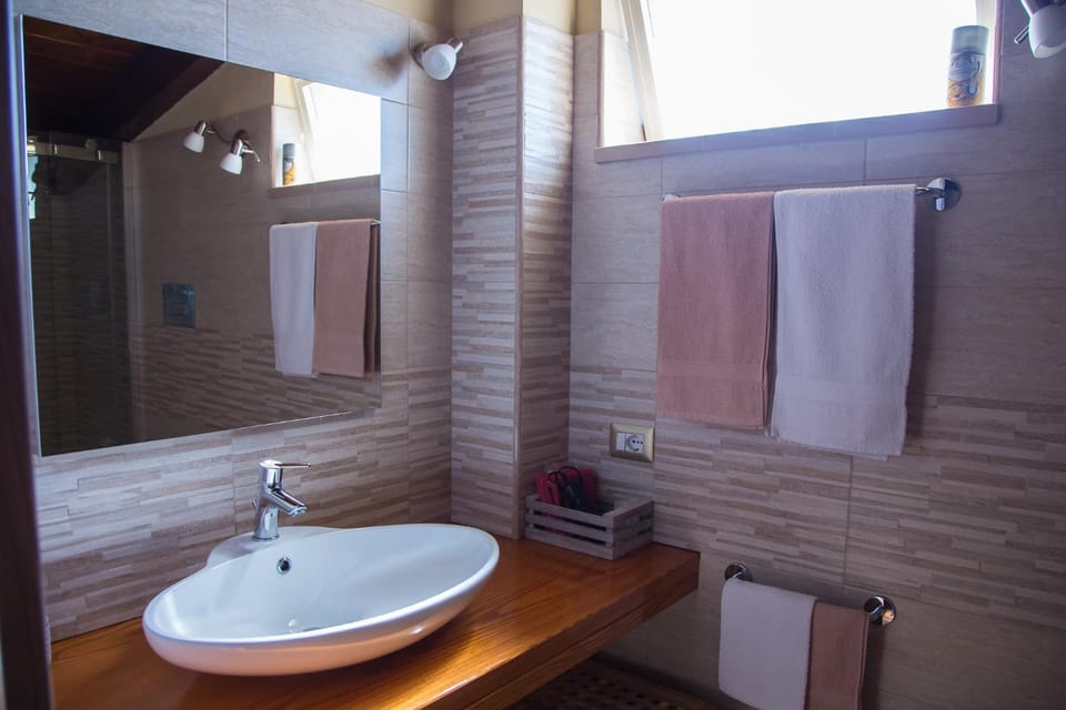 Bathroom, towels
