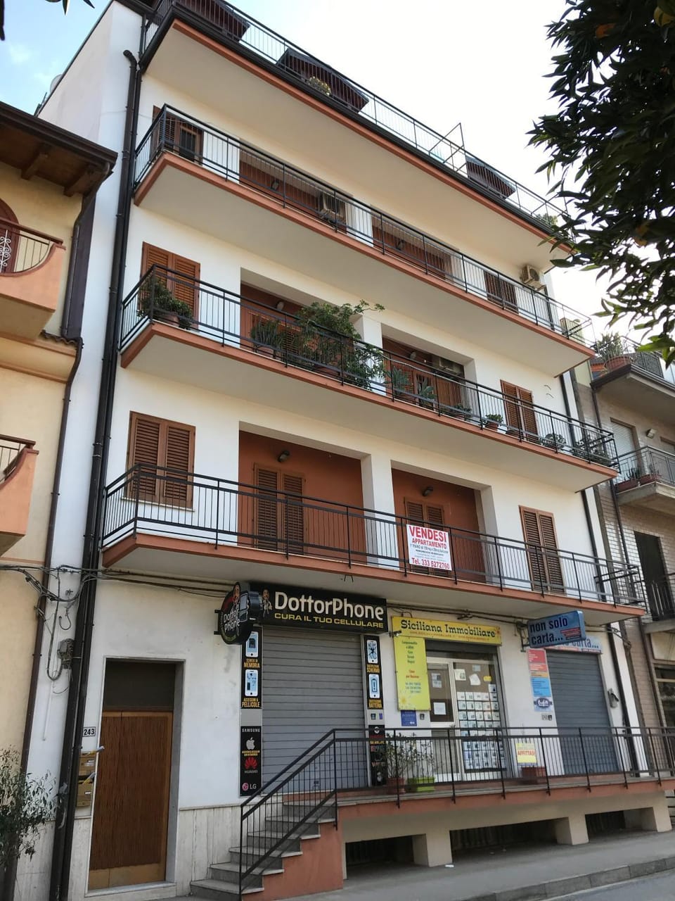 Facade/entrance