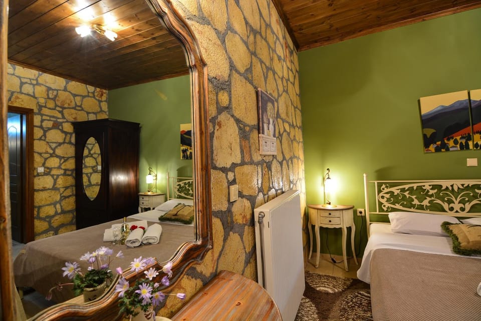 XENIOS ZEYS (ΞΕΝΙΟΣ ΖΕΥΣ) Bed and Breakfast in Peloponnese Region