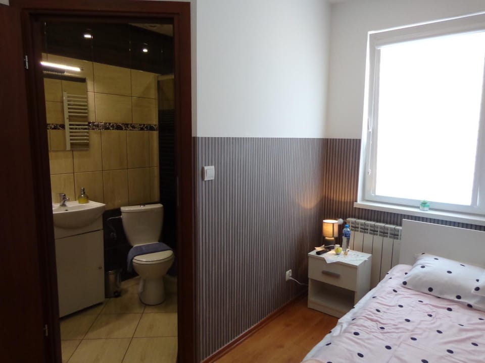 Bed, Bathroom