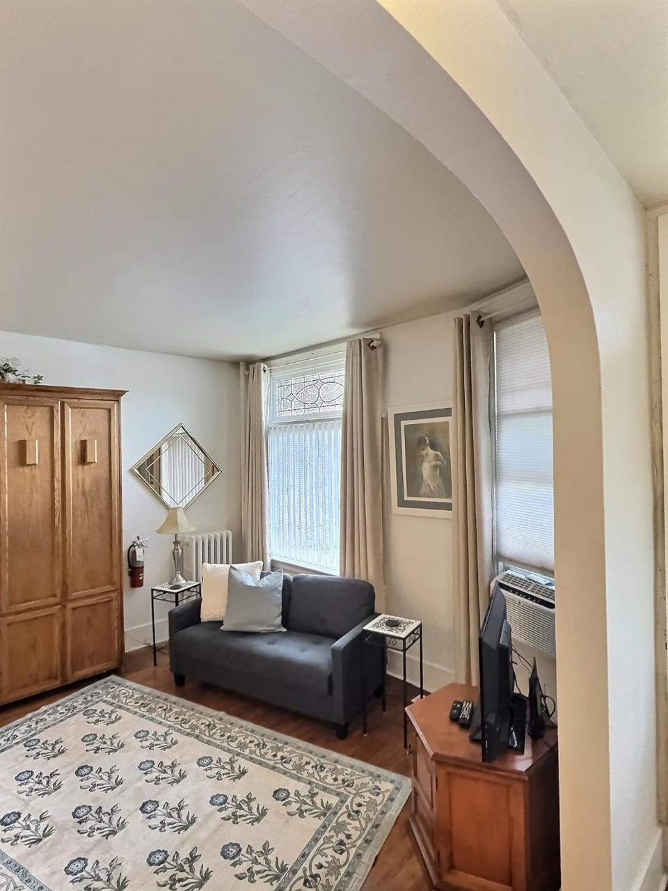 Bed, TV and multimedia, Living room, Seating area