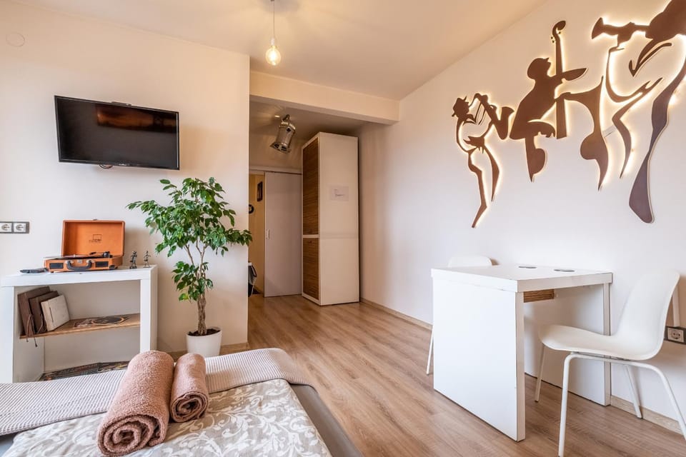 TV and multimedia, Dining area