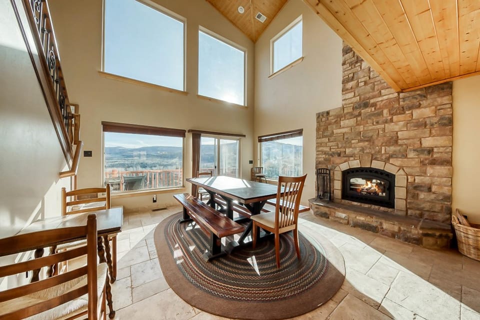 Brian Head 'View-Topia' w/ Mtn Views & King Suite House in Brian Head