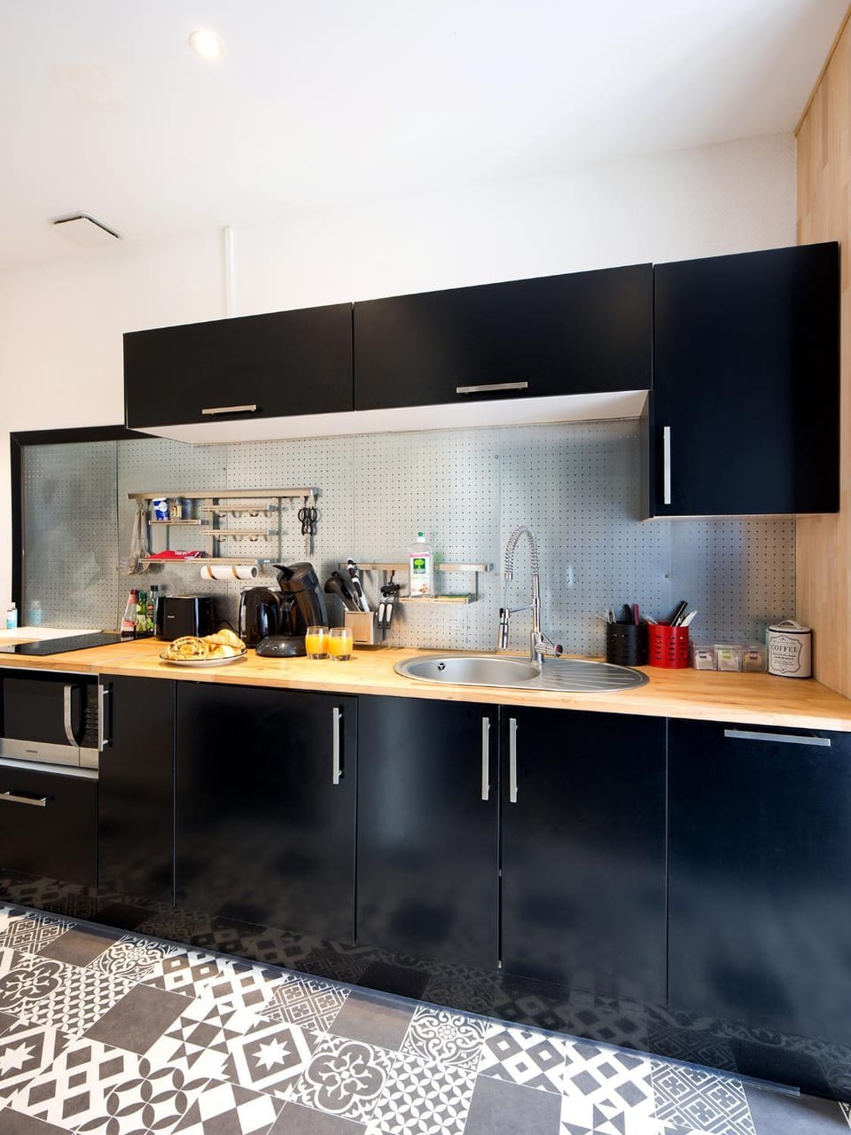 Coffee/tea facilities, Kitchen or kitchenette, Decorative detail, Dining area