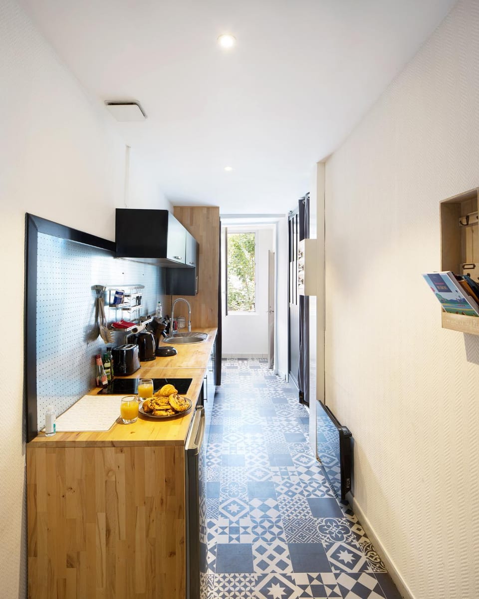 Coffee/tea facilities, Kitchen or kitchenette, Food and drinks, Decorative detail, Area and facilities