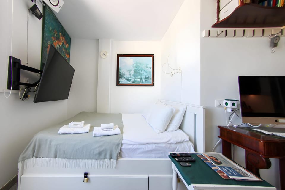 Bed, TV and multimedia