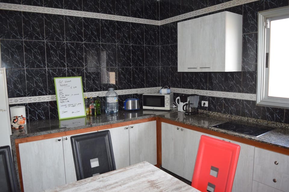 Kitchen or kitchenette, Communal kitchen