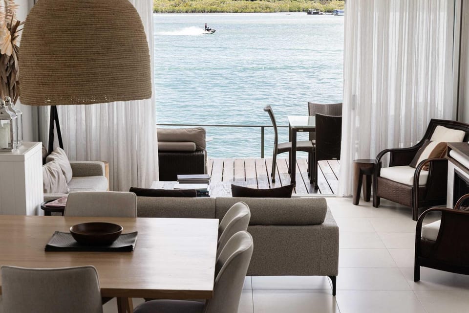 Riverfront Apartment, Perfect Location Apartment in Noosaville