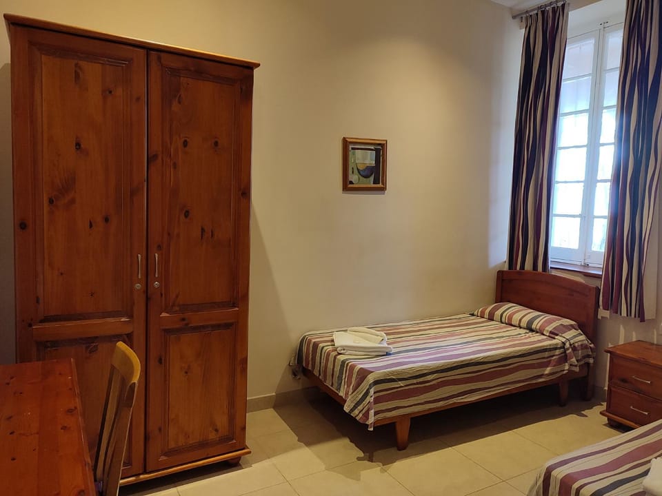 Photo of the whole room, wardrobe