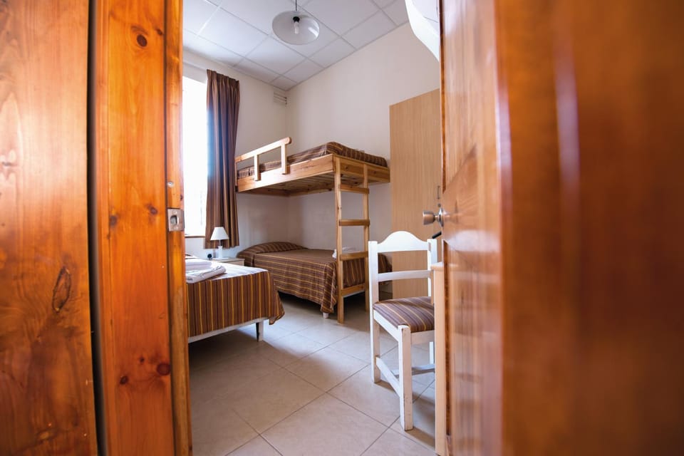 Bedroom, bunk bed