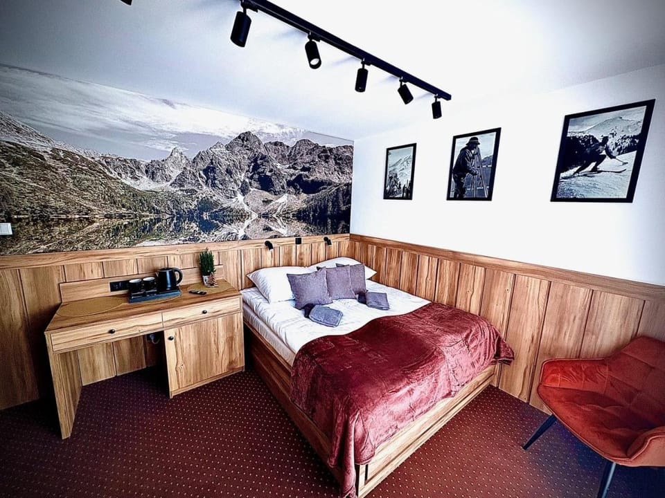 Bed, Photo of the whole room, Bedroom