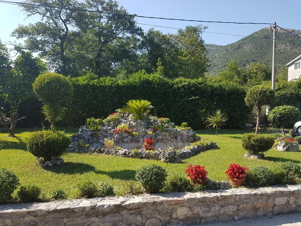 Garden, Decorative detail, Garden view
