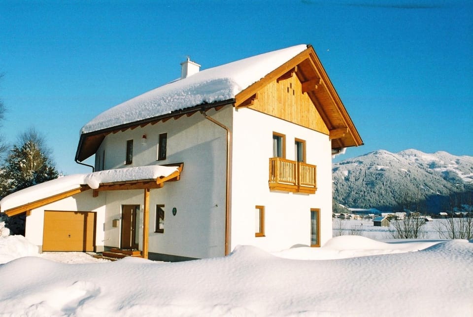 Facade/entrance, Winter