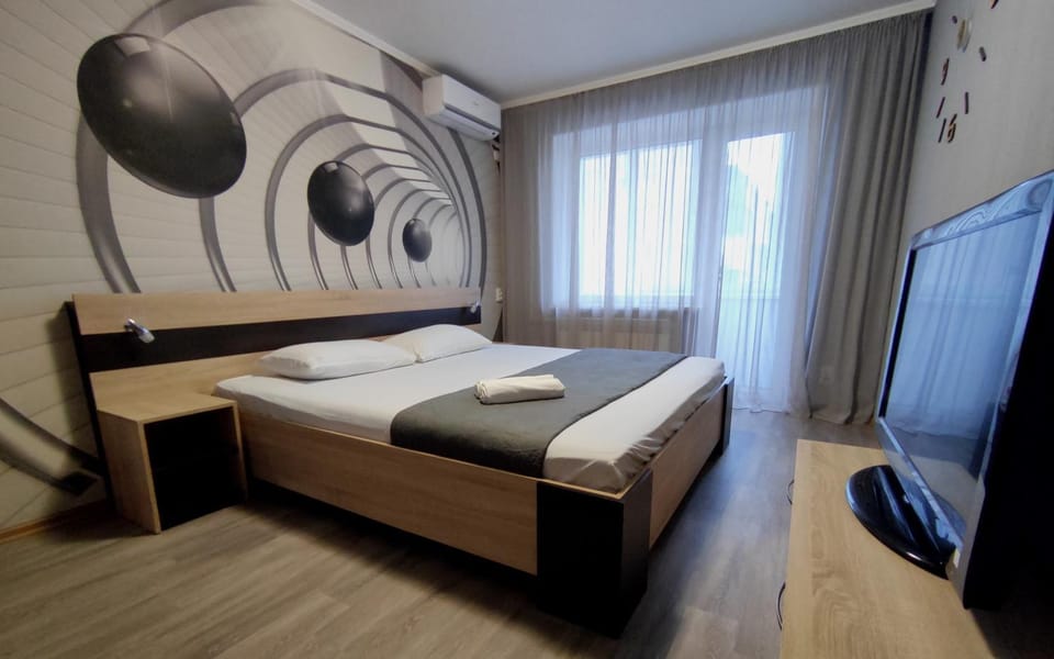 Bed, TV and multimedia, Decorative detail, Bedroom, air conditioner