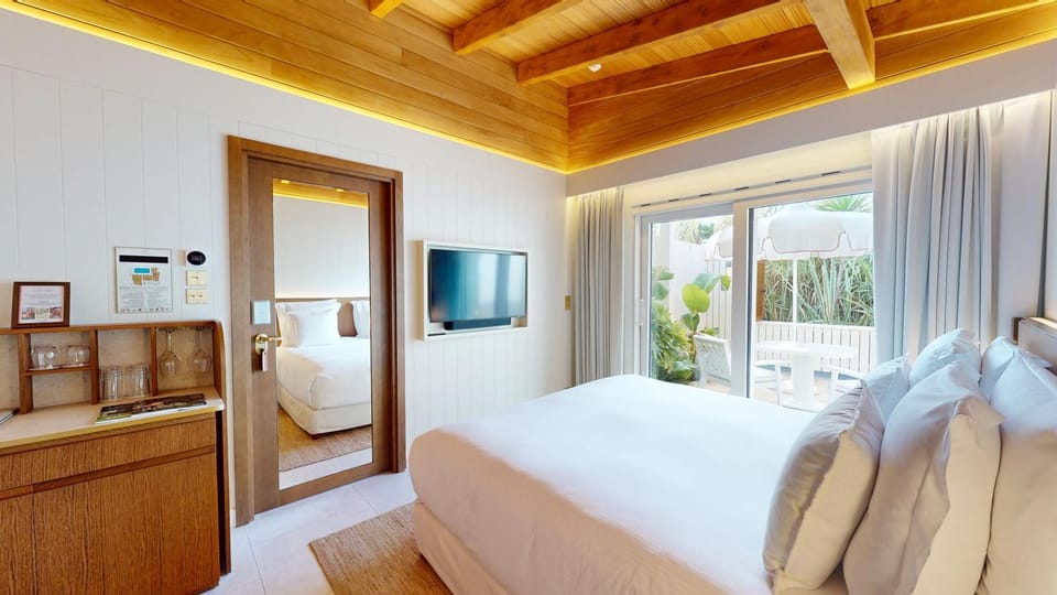 TV and multimedia, Photo of the whole room, Bedroom