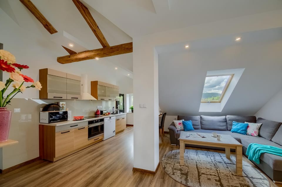 Coffee/tea facilities, Kitchen or kitchenette, Living room