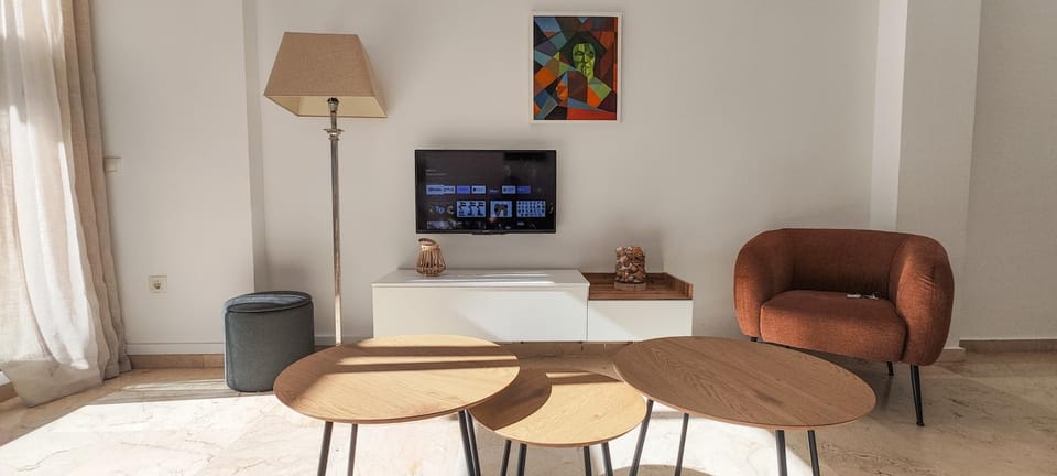 TV and multimedia, Living room, Seating area, Evening entertainment
