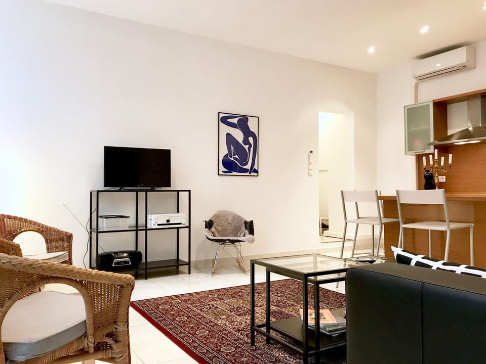 Communal lounge/ TV room, Living room