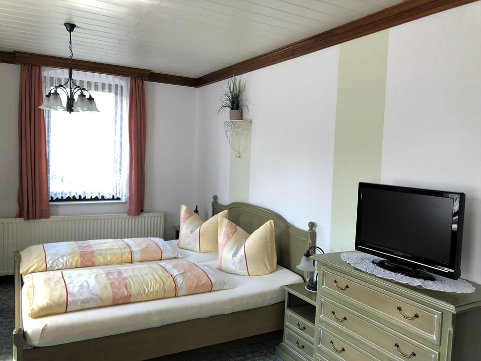 Photo of the whole room, Decorative detail