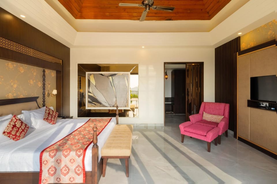 Photo of the whole room, Seating area