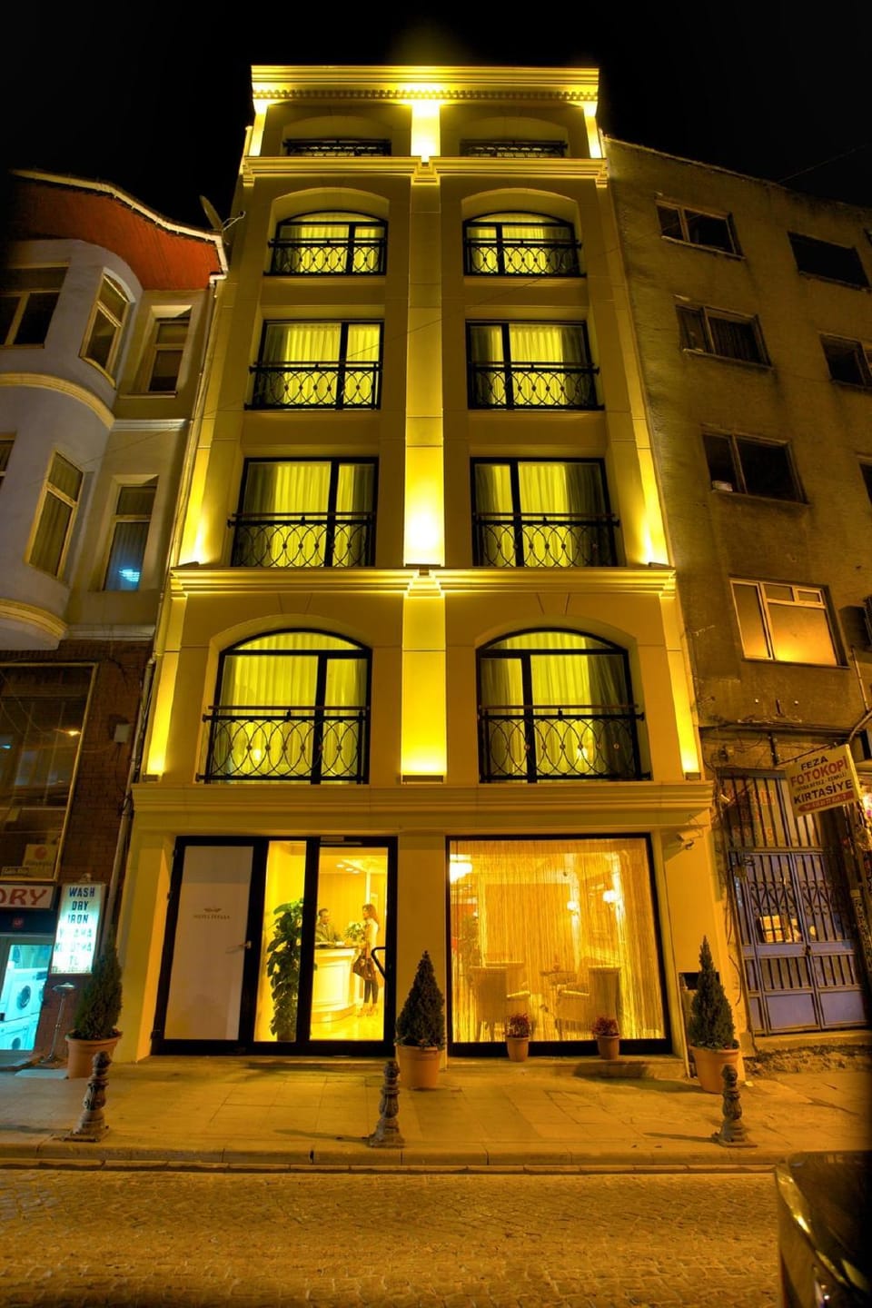 Facade/entrance