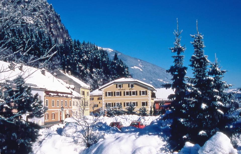 Facade/entrance, Winter