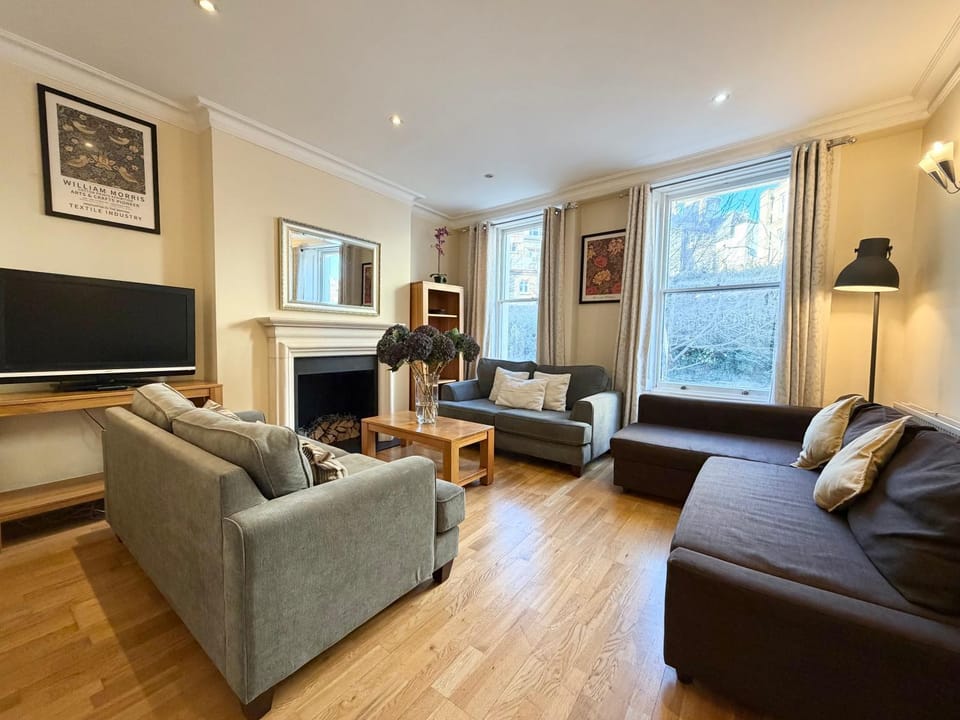 Bed, Living room, Seating area
