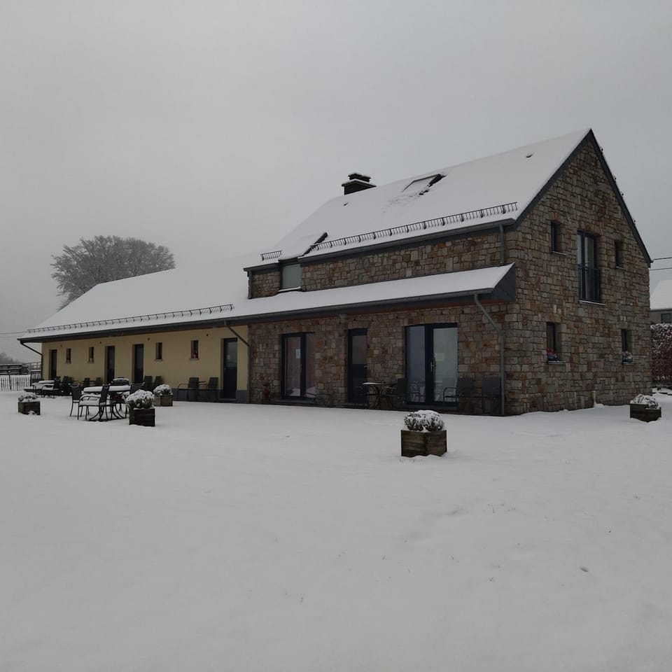 Le Bernister parking privé Bed and Breakfast in Wallonia, Belgium