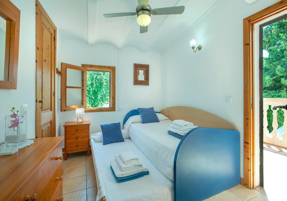 Bedroom, Garden view