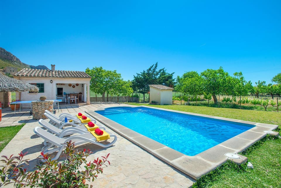 Property building, Garden, Swimming pool, sunbed
