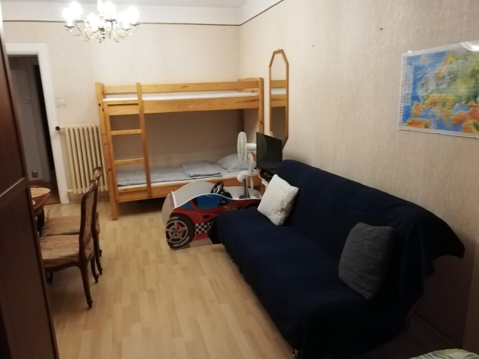 Photo of the whole room, bunk bed