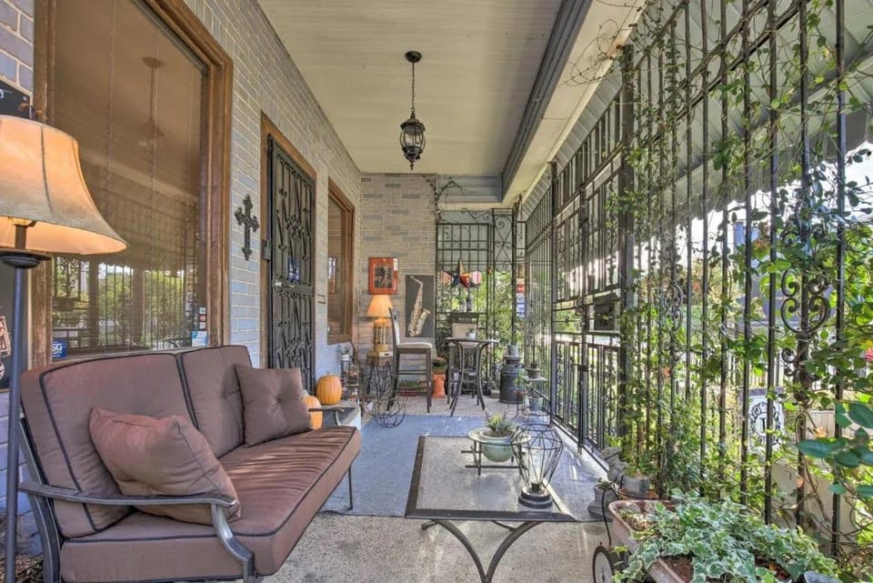 La Villa By The Riverwalk Apartment in San Antonio