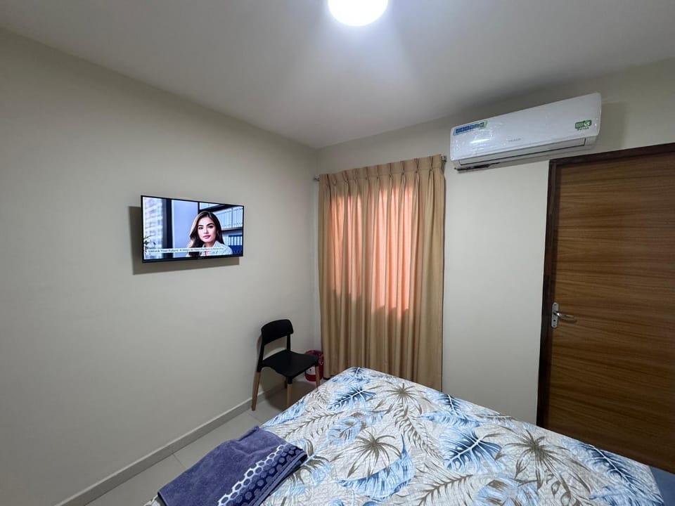 Bed, TV and multimedia, Photo of the whole room, Bedroom, air conditioner
