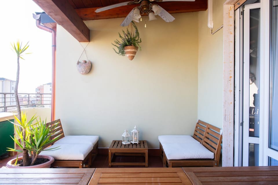 Balcony/Terrace, hair dresser