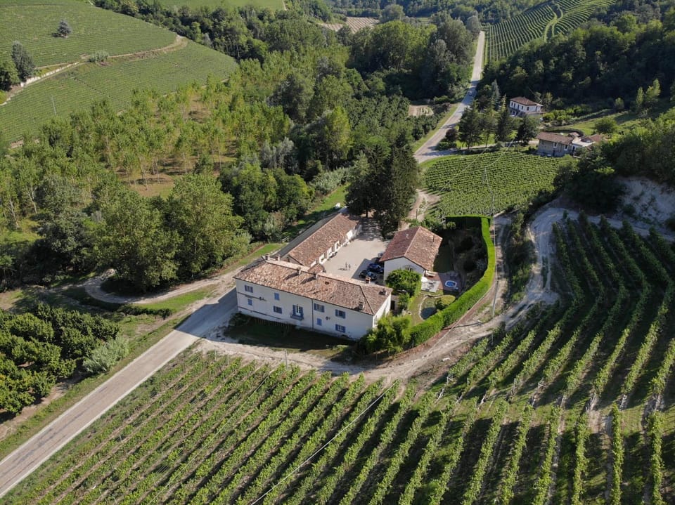 Neighbourhood, Natural landscape, Bird's eye view, Hiking, Cycling, Street view