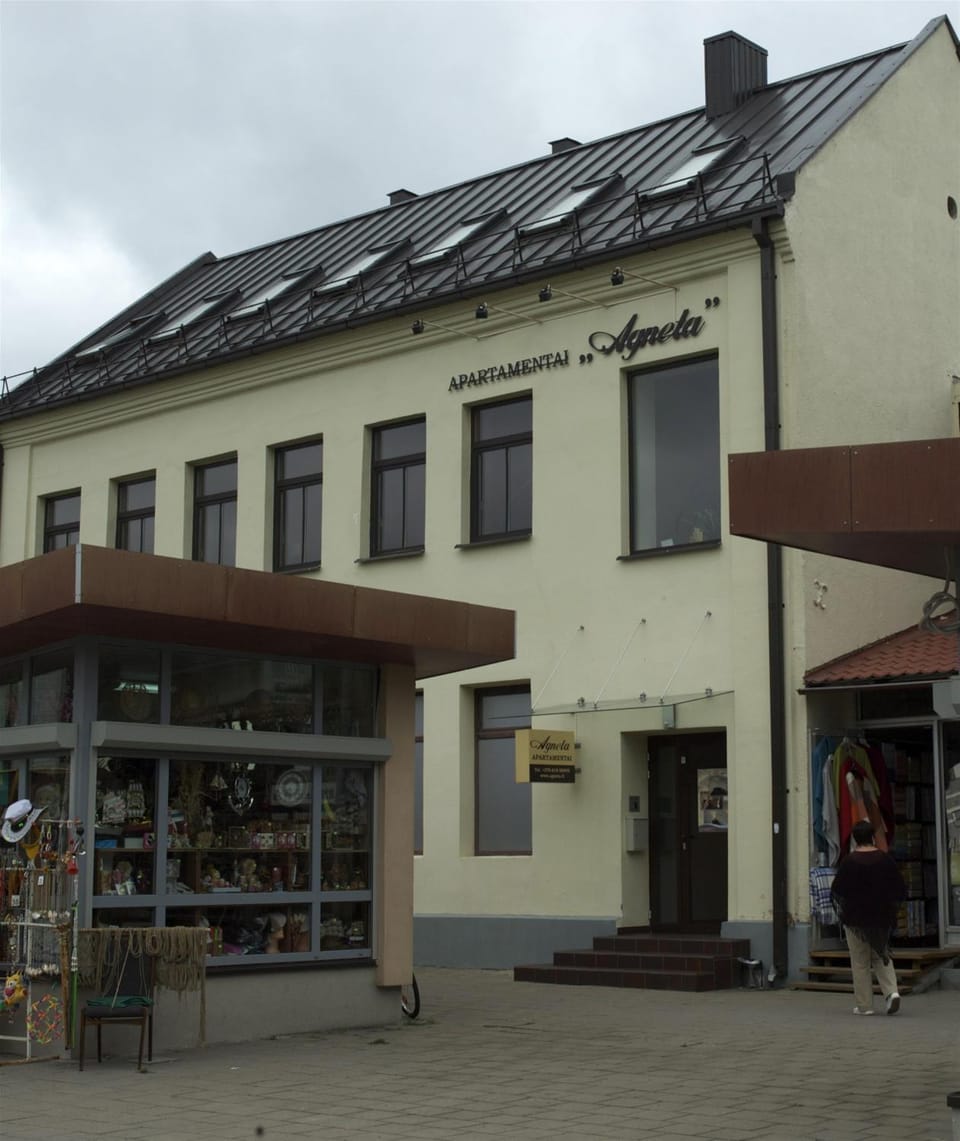 Facade/entrance