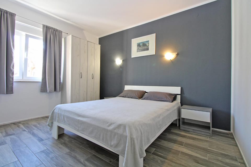 Apartment Dragomir 1052 Apartment in Fažana