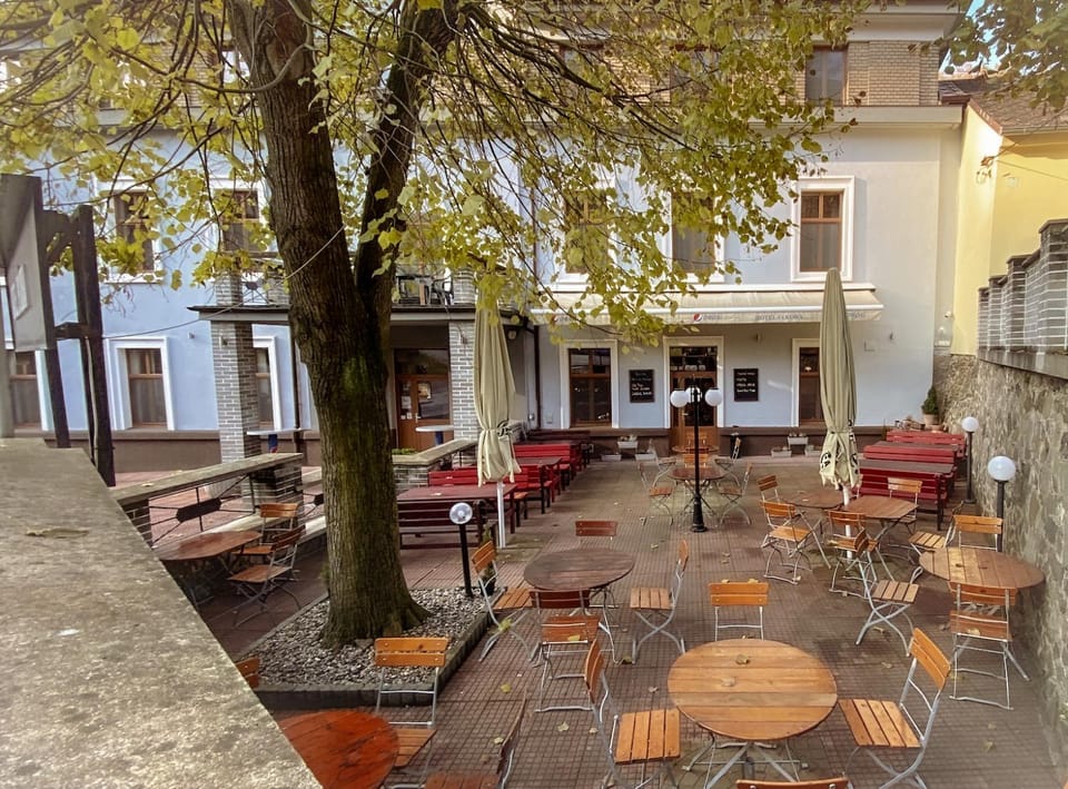 Restaurant/places to eat, Garden, Area and facilities