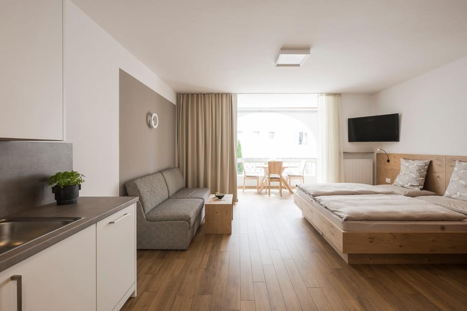 Bed, Living room, Photo of the whole room, Seating area, Bedroom