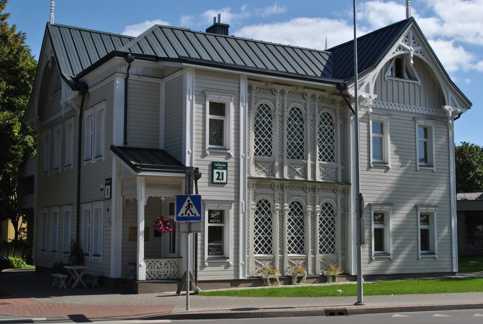 Facade/entrance