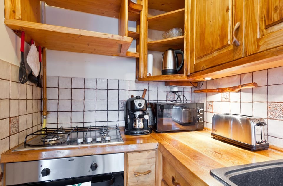 Kitchen or kitchenette