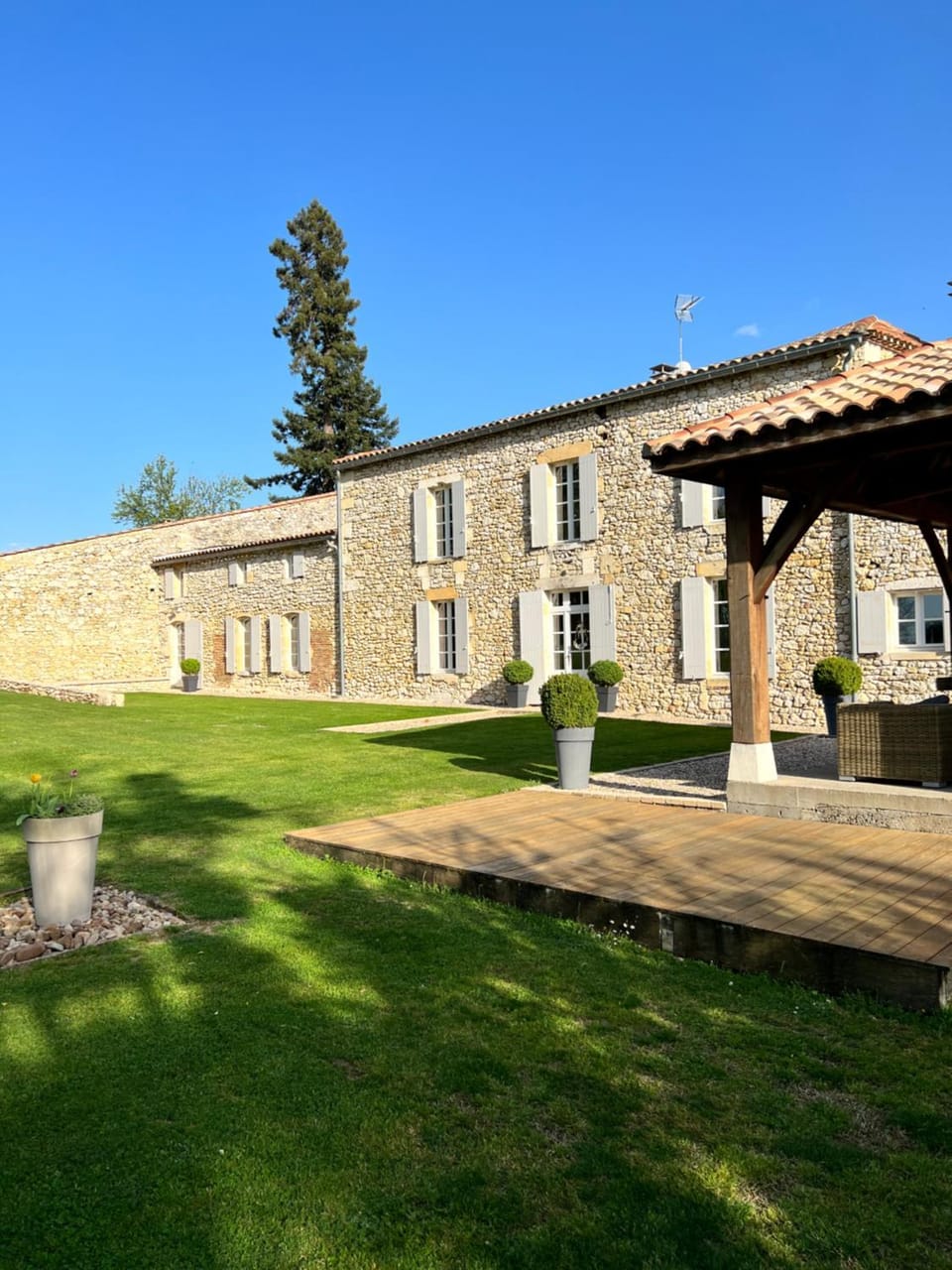 Property building, Garden, Balcony/Terrace
