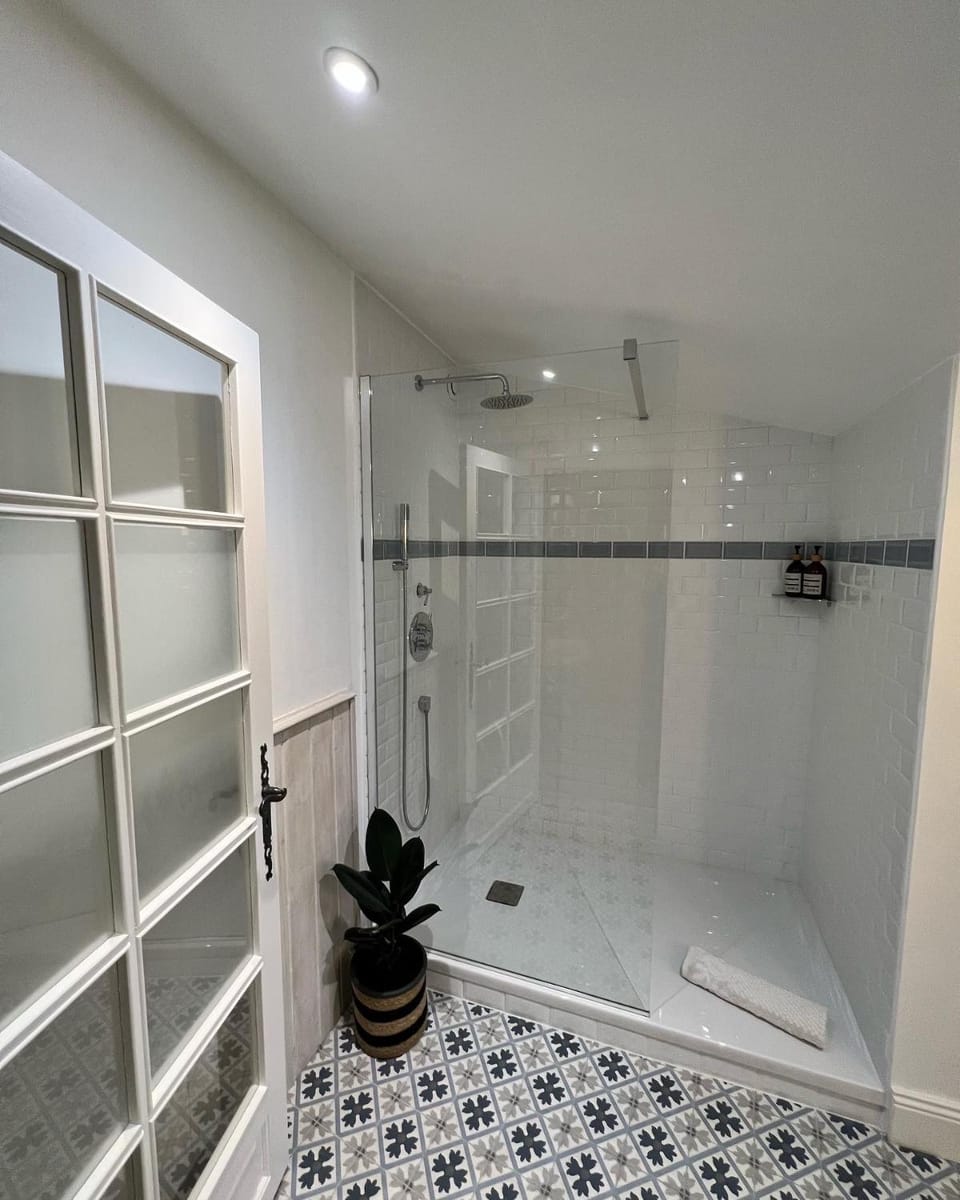 Bathroom, Garden view, towels