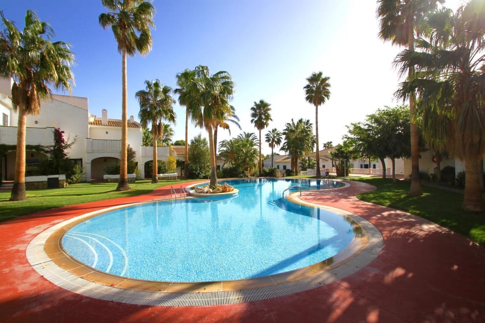 Property building, Swimming pool, Swimming pool